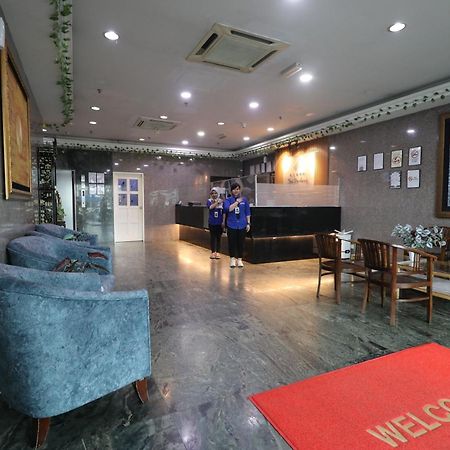 Hotel Sri Пучонг Экстерьер фото