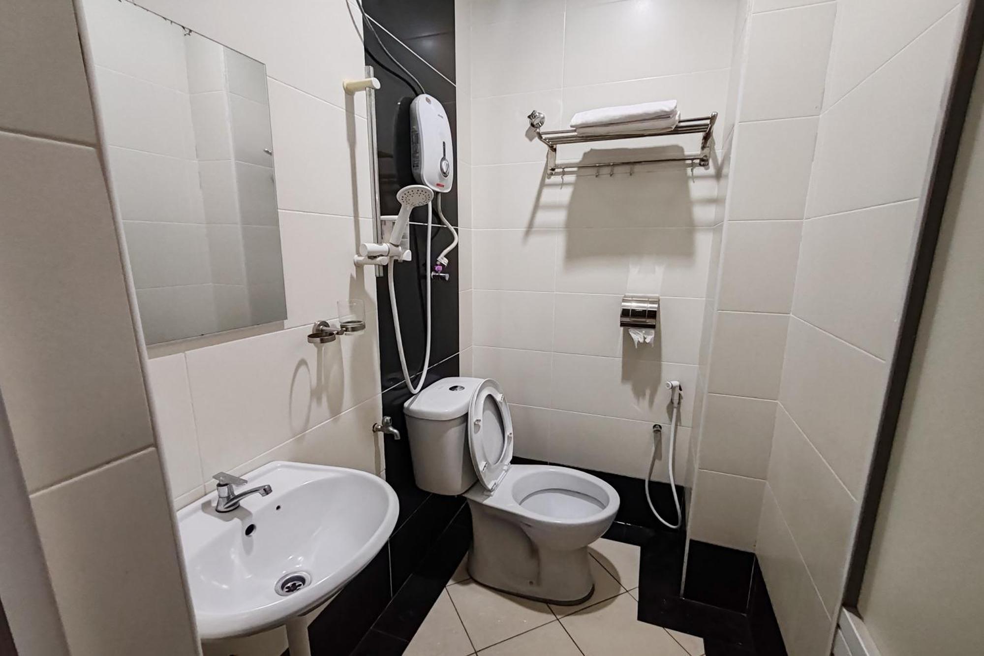 Hotel Sri Пучонг Экстерьер фото