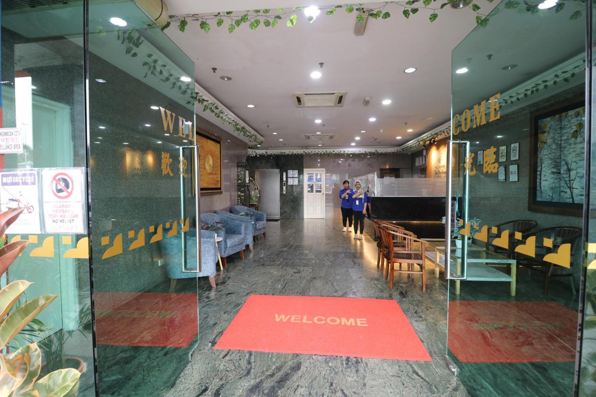 Hotel Sri Пучонг Экстерьер фото
