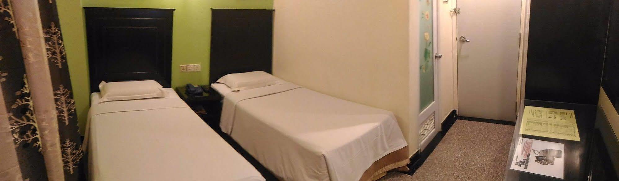 Hotel Sri Пучонг Экстерьер фото